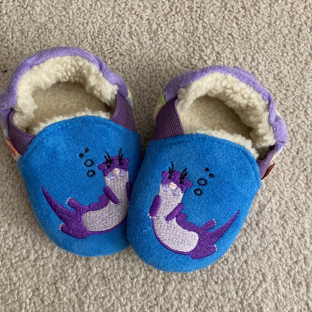 NWOT Acorn Slippers